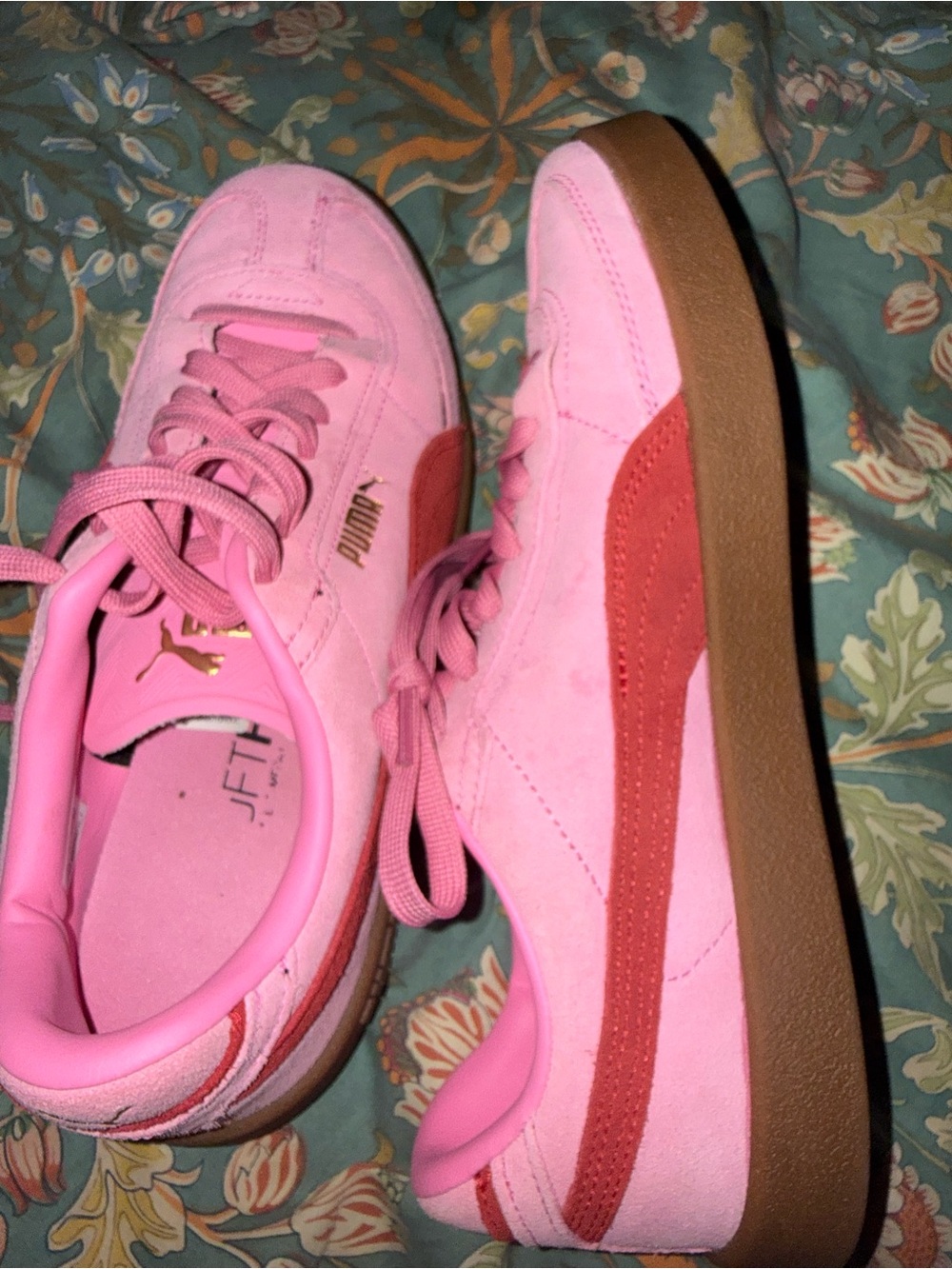 PUMA Suede Women’s Pink Sneakers Gum Sole Gold Logo Casual Shoes Size [SIZE 9